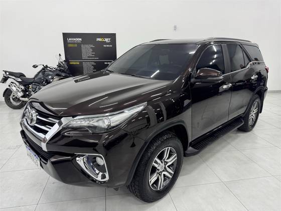 TOYOTA HILUX SW4 2.7 SRV 7 LUGARES 4X2 16V FLEX 4P AUTOMÁTICO TOYOTA HILUX SW4 2.7 SRV 7 LUGARES 4X2 16V FLEX 4P AUTOMÁTICO